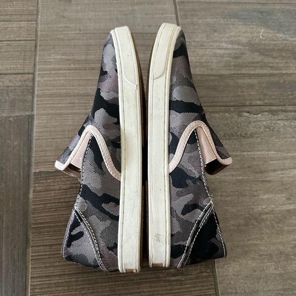 OLUKAI Women's Pehuea Pa'i Slip-On Sneakers size 8.5 - Picture 9 of 9